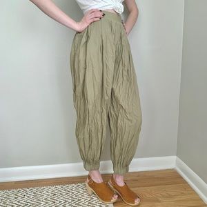 Black Crane Akari Pleated Cotton Pants in Sage